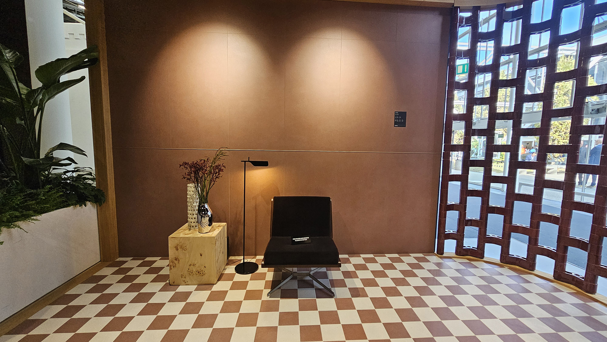 Terracotta, beige e corda: i nuovi colori delle superfici